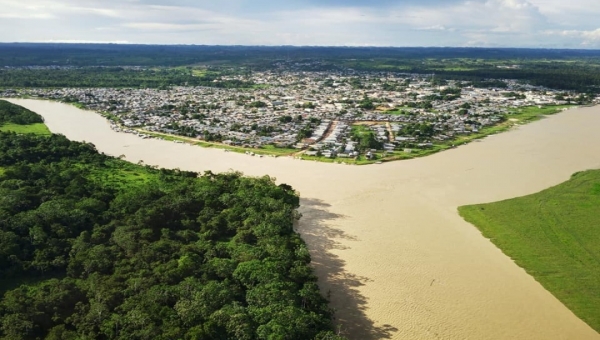 Rio Tarauacá começa a subir após chuva durante a noite de sábado e madrugada de domingo 